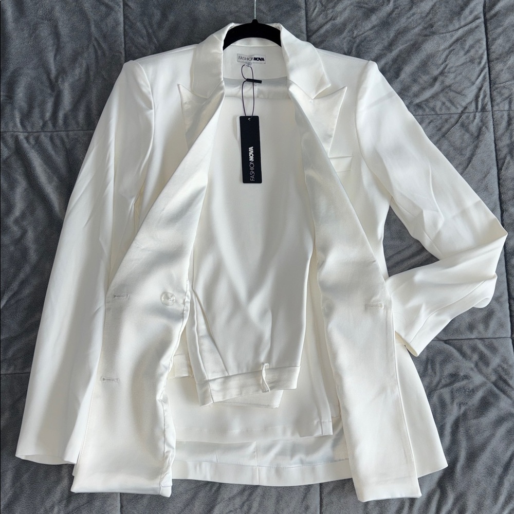 Fashion Nova Women's White Double-Breasted Tuxedo Pantsuit Set - Picture 2 of 6